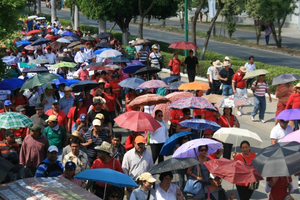 Maestros advierten que de no pagarse los adeudos a interinos, realizarán manifestaciones. Foto: Archivo Chiapas PARALELO