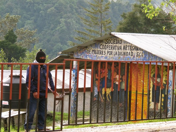 Coperativa de artesanas del EZLN en Oventic. Foto: Ángeles Mariscal/Chiapas PARALELO