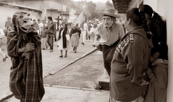 El tigre y la niña. Rayón, Chiapas. Foto: Fermín Ledesma