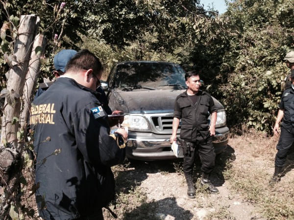 PGR llega al lugar donde se encontró a familia de Guatemala asesinada. Foto: Fredy Martín Pérez 