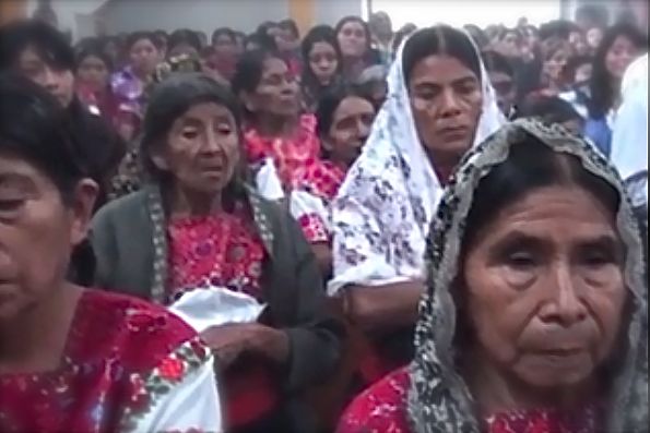 En El Bosque, hombres y muejres acordaron erradicar el alcoholismo de su región. Foto: Ángeles Mariscal/Chiapas PARALELO