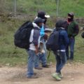 Zapatistas reciben a estudiantes que asisten a sus comunidades. Foto: Amalia Avendaño
