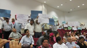 Durante la sesión ordinaria del Congreso del Estado de este martes se dieron tres manifestaciones. Foto: Sandra de los Santos/ Chiapas PARALELO.