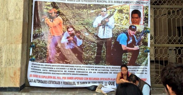 Lourdes Ruiz Jiménez se instaló este día en un ayuno permanente en las afueras del Congreso del Estado de Chiapas, para exigir a las autoridades federales su inmediata intervención en la investigación del presunto grupo armado que encabeza el edil. Foto: Eleazar Domínguez/Chiapas PARALELO. 