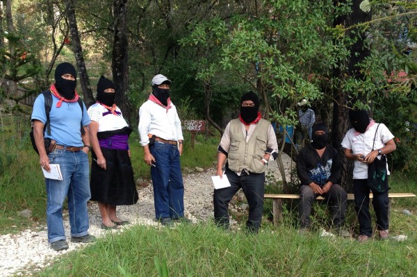 Comandantes del EZLN en la organización de la llegada y salida del tercer grupo de integrantes de la Escuelita Zapatista por la Libertad. Foto: Isaín Mandujano/Chiapas PARALELO