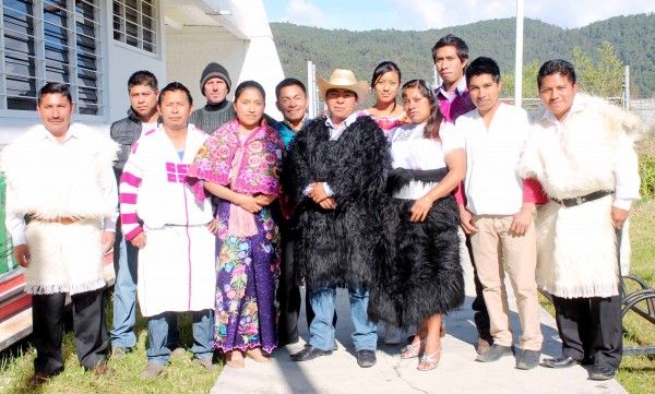 Comunicadores indígenas del equipo que conforma el noticiero Sk'oplal Jteklumaltik (Voces de Nuestro Pueblo). Foto: Cortesía 