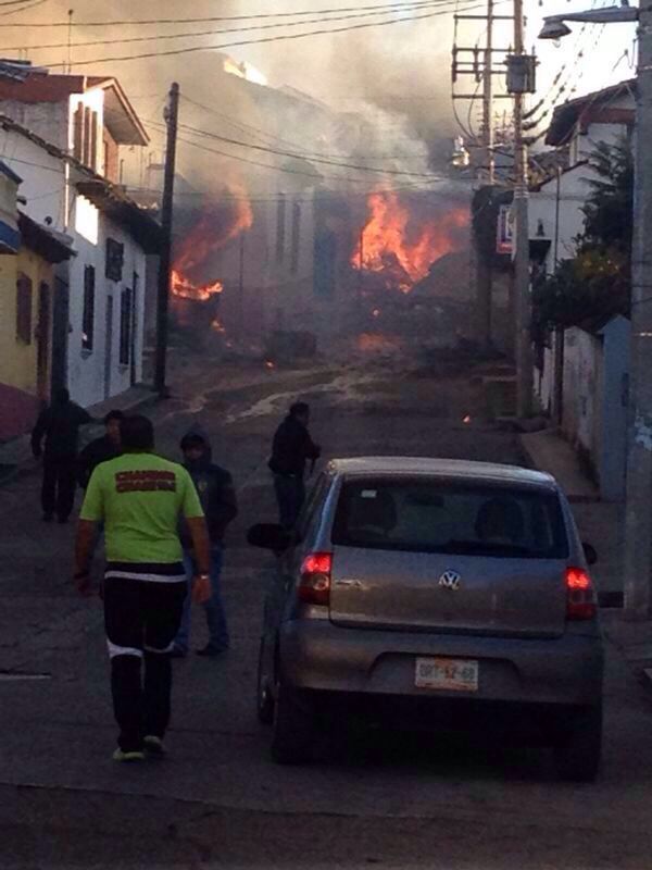 Explosión de pipa en Comitán deja una docena de casas lesionadas y seis heridos. Foto. Fredy Martín Pérez 