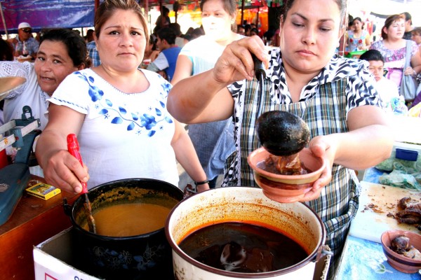 La comida grande de Chiapa de Corzo: pepita con tazajo se sirve el 20 de enero. Foto: Isaín Mandujano/ Chiapas PARALELO.