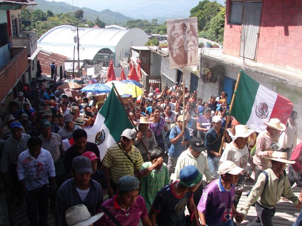 Marcha en julio de 2013, donde pobladores del  Tila se reivindican como propietarios de los terrenos ejidales. Foto: Ejido Tila 
