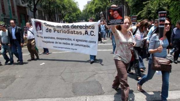 Durante  el mes de diciembre de 2013, ascendió a 25 el número de periodistas agredidas y agredidos, por lo que la cifra de  periodistas con agravios por su labor profesional cerró en 355 durante 2013, de acuerdo a un monitoreo de medios realizado por la Casa de los Derechos de Periodistas (CDP).