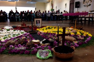 jTatik Samuel Rui García al centro... Foto: Isaín Mandujano/Chiapas PARALELO