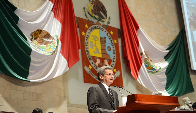 El el Secretario General de Gobierno, Alfonso Gómez Sandoval, compareció ante el pleno de la LXII Legislatura de Oaxaca. Foto: Página 3/Chiapas PARALELO