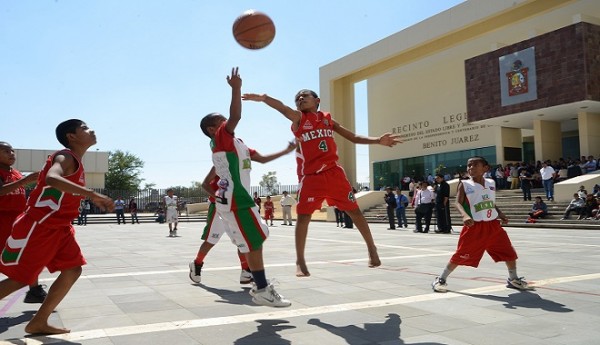 Los niños triquis en acción... Foto: Página3/Chiapas PARALELO