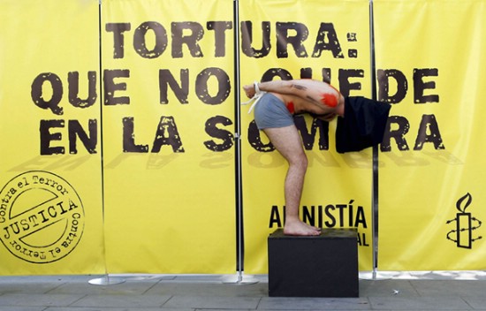 Amnistía-Internacional-tortura-denuncia-performance