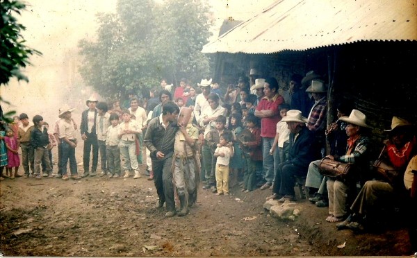 Danza del Tigre. Esta es otra danza de la cultura indígena zoque. Se baila en el carnaval zoque, que cada año se celebra en marzo en Ocotepec, Chiapas. Foto: Del Archivo de Pipe Estrada, vocalista del grupo de ska, La Sexta Vocal. 