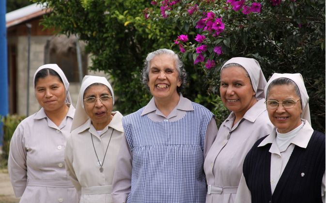 Hospital San Carlos es atendido por religiosas, personal médico y voluntarios. Foto: Cortesía Hospital San Carlos