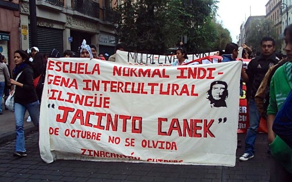 Alumnos de la Escuela Normal Jacinto Canek demandan maestros. Foto: Amalia Avendaño