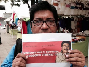 Vivo se lo llevaron, vivo lo queremos y Ni uno más, fue la consigna que hicieron suya los periodistas de Chiapas. Foto: Chiapas PARALELO