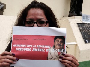Vivo se lo llevaron, vivo lo queremos y Ni uno más, fue la consigna que hicieron suya los periodistas de Chiapas. Foto: Chiapas PARALELO