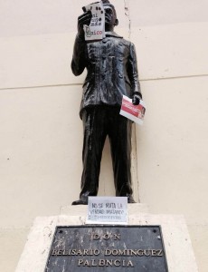 Periodistas de Chiapas protestan en el Parque de  La Libertad, junto al monumento del Dr. Belisario Domínguez, para exigir la aparición  con vida del periodista veracruzano, Grogorio Jiménez de la Cruz, levantado por un comando armado en su propio domicilio, el pasado 5 de febrero. Fotos: Chiapas PARALELO