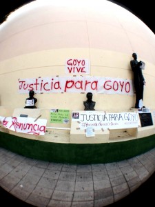 Periodistas de Chiapas que protestaron en el Parque de La Libertad, junto al monumento del Dr. Belisario Domínguez, el miércoles 12. Foto: Isaín Mandujano/Chiapas PARALELO