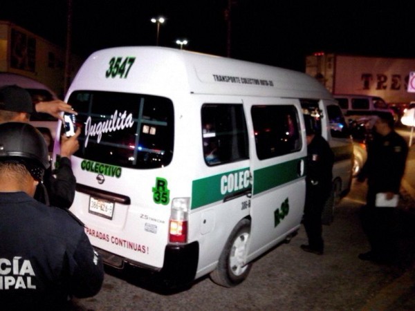 Balean colectivo de la ruta 35 en Tuxtla Gutiérrez Con impactos de bala en el techo y las llantas quedó el colectivo. Foto: Chiapas PARALELO.