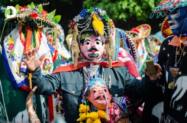 Miércoles 05 de marzo, cuarto día de carnaval pinolteco. Desde muy temprano cientos de tancoyes chicos y grandes se reúnen en el parque central de Las Rosas desde cada barrio donde zapatean al ritmo de la marimba. El Carnaval de Pinola termina éste jueves 06 de marzo. Foto: Azariel Sánchez