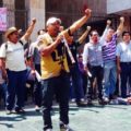Maestros se manifiestan afuera del Congreso de Chiapas Maestros se declaran en "estado de máxima alerta", marcharán el 27 de junio y valorarán paro de labores en el inicio del próximo ciclo escolar 2014-2015.