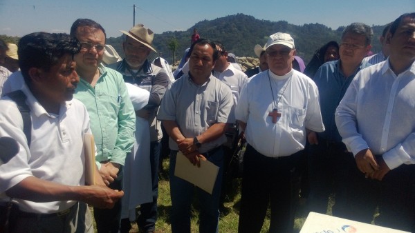 Autoridades del gobierno de Manuel Velasco gestionaron la entrega de la Hermita, pero no castigo a los responsables del desplazamiento ni indemnización por el daño. Foto: Cortesía