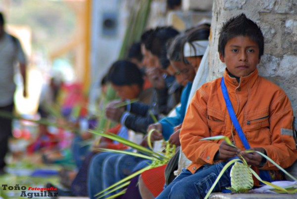 Artesanos de la fe... Foto: Toño Aguilar