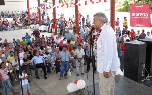 Anuncia AMLO que MORENA hará campaña para que la gente se niegue a la aplicación de la reforma energética. Foto: Chiapas PARALELO