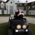 El FBI cerró la empresa Megaupload del empresario informático Kim Dotcom. Pero su nueva empresa Mega se hizo de tres millones de usuarios en apenas tres meses de abierta al público. FOTO: Brendon O’Hagan para Forbes.com