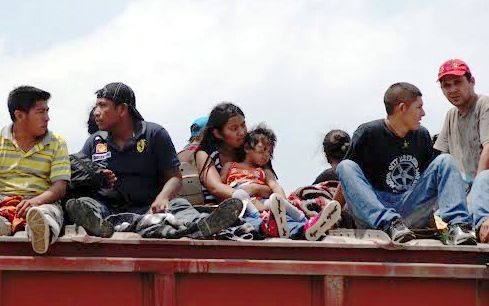 Al menos 1,500 migrantes, hombres, mujeres, niños y niñas, llegaron este viernes a Ixtepec. Foto: Martha Izquierdo