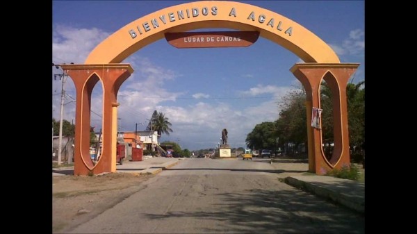 En el plantón  de Acala, instalado  desde hace  más de dos meses, los manifestantes no dejan de cuestionar los padrinazgos y amarres políticos de Dagoberto Santiago con los grupos políticos estatales y municipales ligados al Partido Verde Ecologista de México.