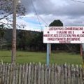 "¡Galeano Vive! Manuel Velasco jefe paramilitar, Enrique Peña Nieto Jefe Supremo Paramilitar", señala cartel durante homenaje a Galeano en la selva de Chiapas. Foto: Fredy Martín