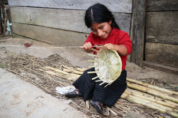 Los impedimentos físicos no son un obstáculo para Pascualita. Foto: Elizabeth Ruiz