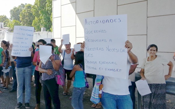 Protestas de Trabajadores de la Cruzada Nacional Contra el Hambre. Foto: Benjamin Alfaro