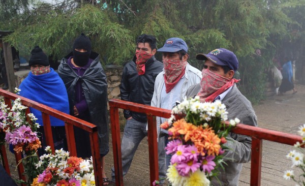 Para honrar y despedir como se debe al compa Galeano el EZLN ha suspendido las actividades programadas para Mayo-Junio. Foto: Archivo/Elizabeth Ruiz