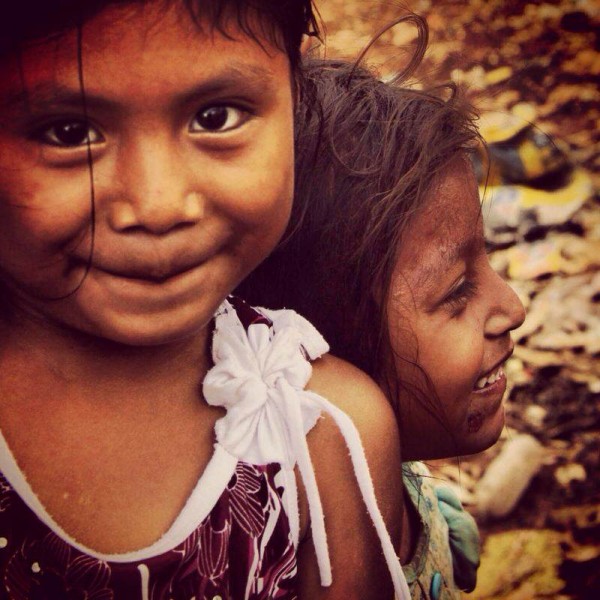 Niñas que trabajan con sus padres en el basurero de Tapachula. Foto: Elizabeth Ruiz, Chiapas PARALELO