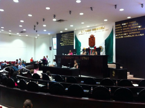 19 de los 35 diputados que iniciaron la sesión ordinaria de ayer, se retiraron del recinto. Foto: Sandra de los Santos/ Chiapas PARALELO. 