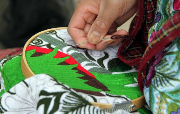 Tejedoras y bordadoras tsotsiles de Zinacantán,. Chiapas. Foto: Elizabeth Ruiz/Chiapas PARALELO
