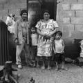 Esta familia campesina fue reubicada en Ixtacomitán a raíz de la erupción del Volcán Chichonal en Chapultenango Chiapas, durante marzo de 1982. El fenómeno dejó sin techo y sin tierras a otras 12 mil familias. Ellos fueron llevados a otros lugares bajo promesas de viviendas, tierras y servicios básicos. A 32 años la situación aún sigue sin mejorar. De qué podemos acusarlos, ¿de empobrecerse más? o de ¿Deforestar?. Foto y texto: Fermín Ledesma. 