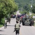 Policías municipales, hombres civiles armados y hasta el Ejército se movilizaron en la captura arbitraria y tortura a los cinco indígenas, denuncian. Foto Archivo