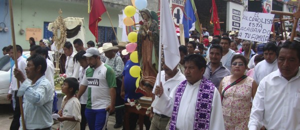 Peregrinación para detener venta de alcohol, armas y droga. Foto: Cortesía