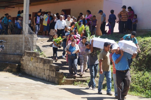 Sepelio en Amatenango. Foto: Benjamin Alfaro