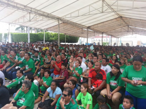 Empleados municipales de Tapachula y colonos presencian el partido. Foto: Benjamín Alfaro