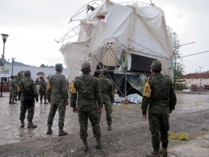 Elementos del Ejército Mexicano acudieron al lugar y acordonaron la Catedral. Foto: Elizabeth Ruiz