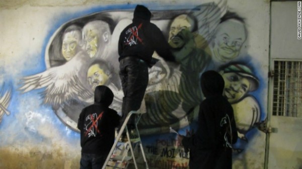 Artistas de Kenya representan en sus pinturas a la clase política, resaltan la corrupción, y comparan a los líderes políticos con buitres. Foto: www.mexicocnn.com