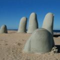 Escultura en Punta del Este, Chile.