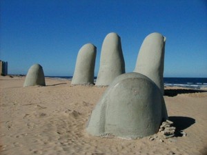 Escultura en Punta del Este, Chile.